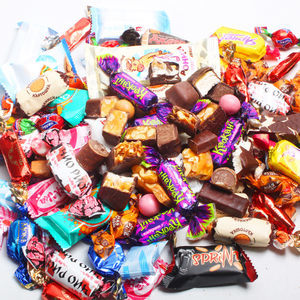 進口俄羅斯紫皮糖巧克力夾心奶糖 年貨與喜糖的理想選擇